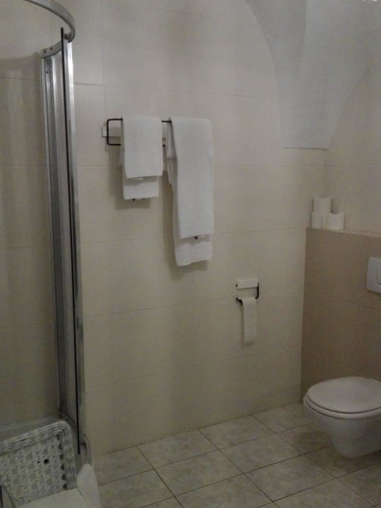 Badezimmer- Dusche, WC Cityhotel am Domplatz