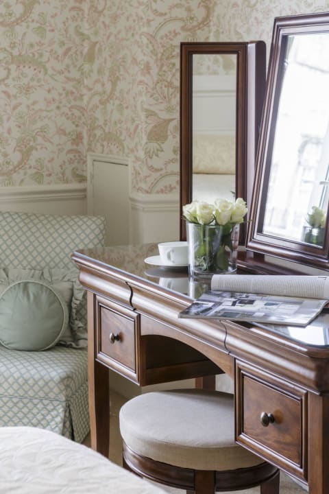 Details Apartments 44 Curzon Street