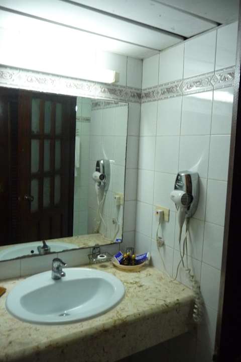 Badezimmer (Teil) Hotel Gran Caribe Club Kawama