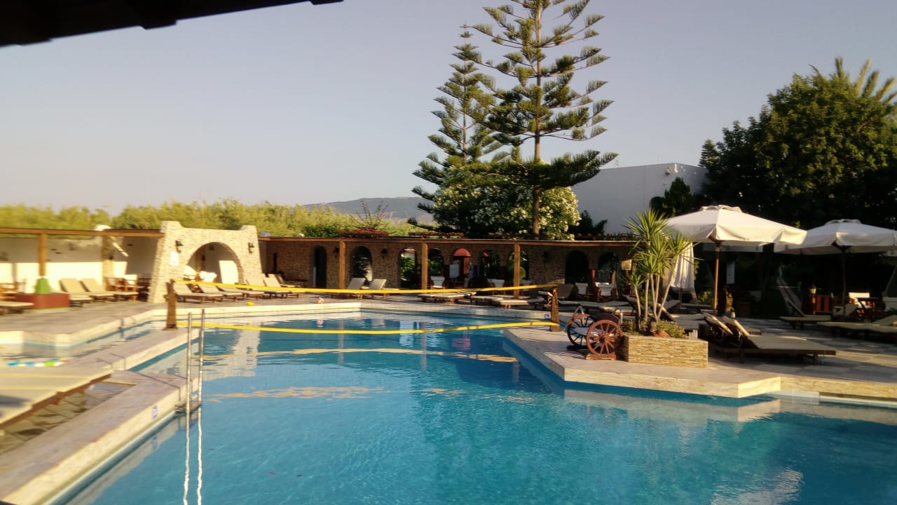 Pool Gaia Garden Hotel