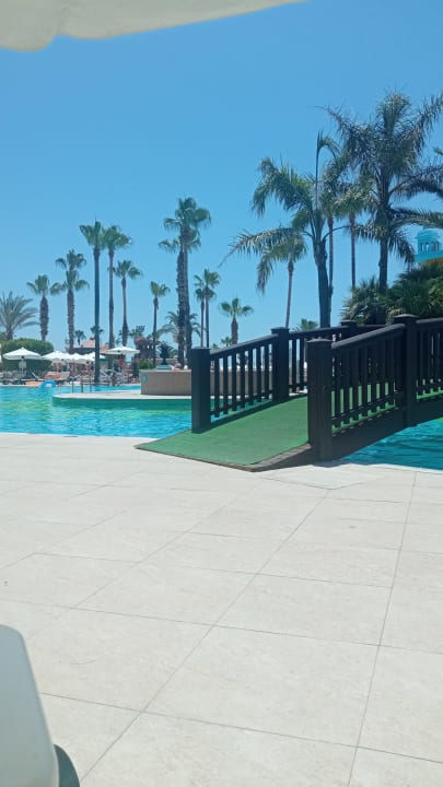 Pool Kamelya Aishen Club