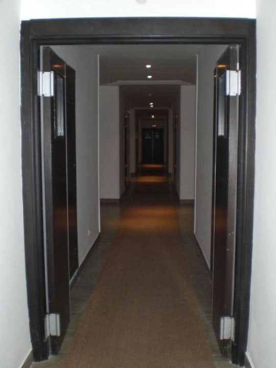 Flur zu den Zimmern Nozha Beach Resort & Spa