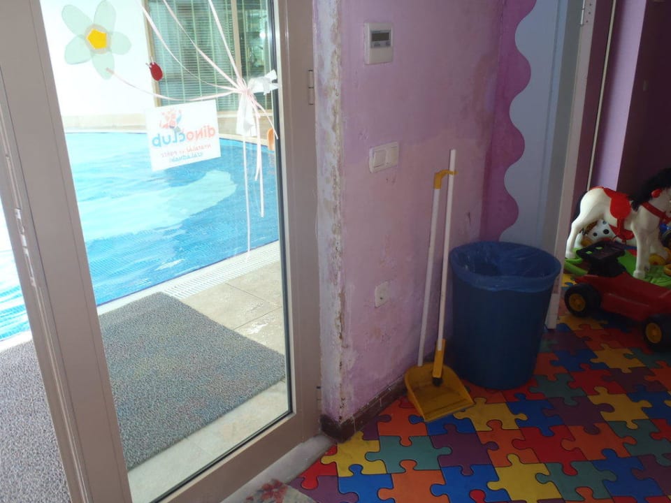 Pleseň v baby centre Alba Queen Hotel