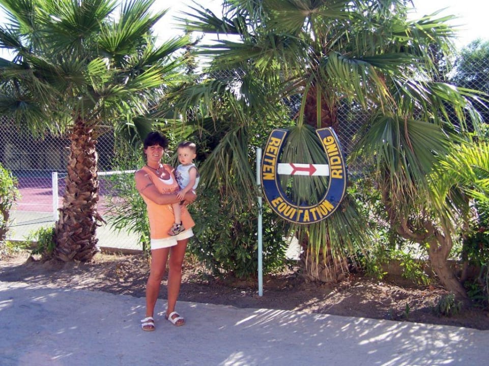 Zum Reitstall. Samira Club