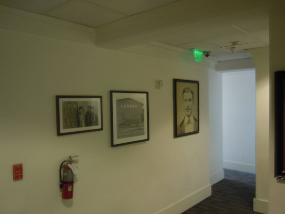 Gang mit netten Bildern Hotel The Herbert