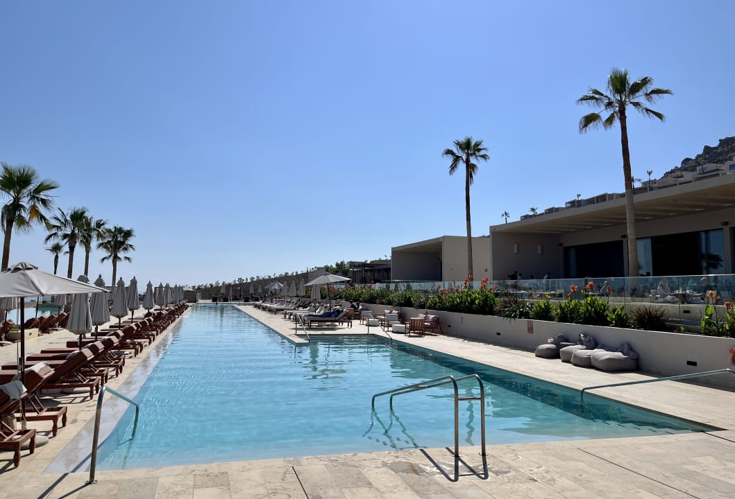 Pool The Royal Senses Resort, Curio Collection by Hilton