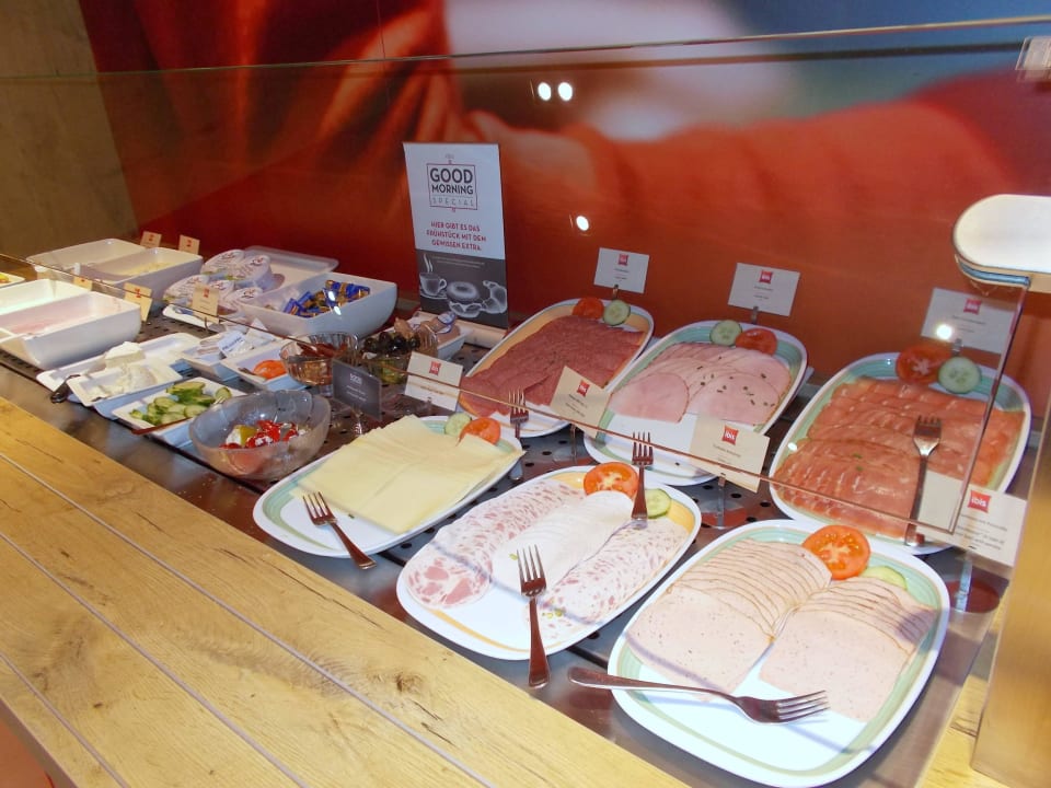Reichhaltiges Frühstücksbuffet ibis Hotel Hannover City