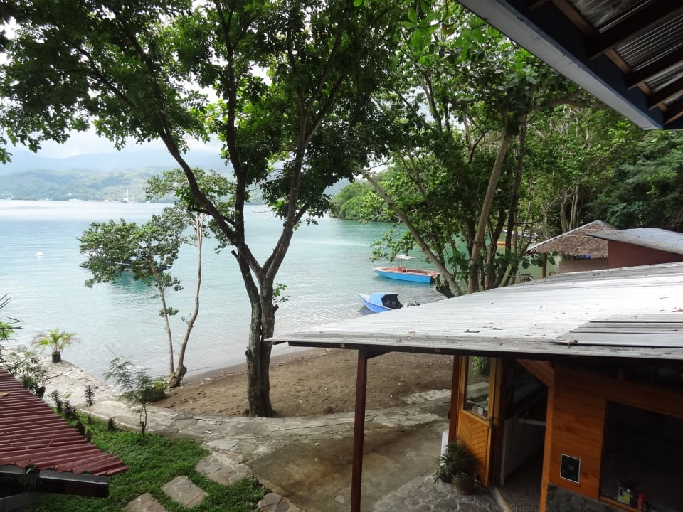 Ausblick vom Aufenthaltsraum zur Tauchbasis Hotel NAD Lembeh Resort