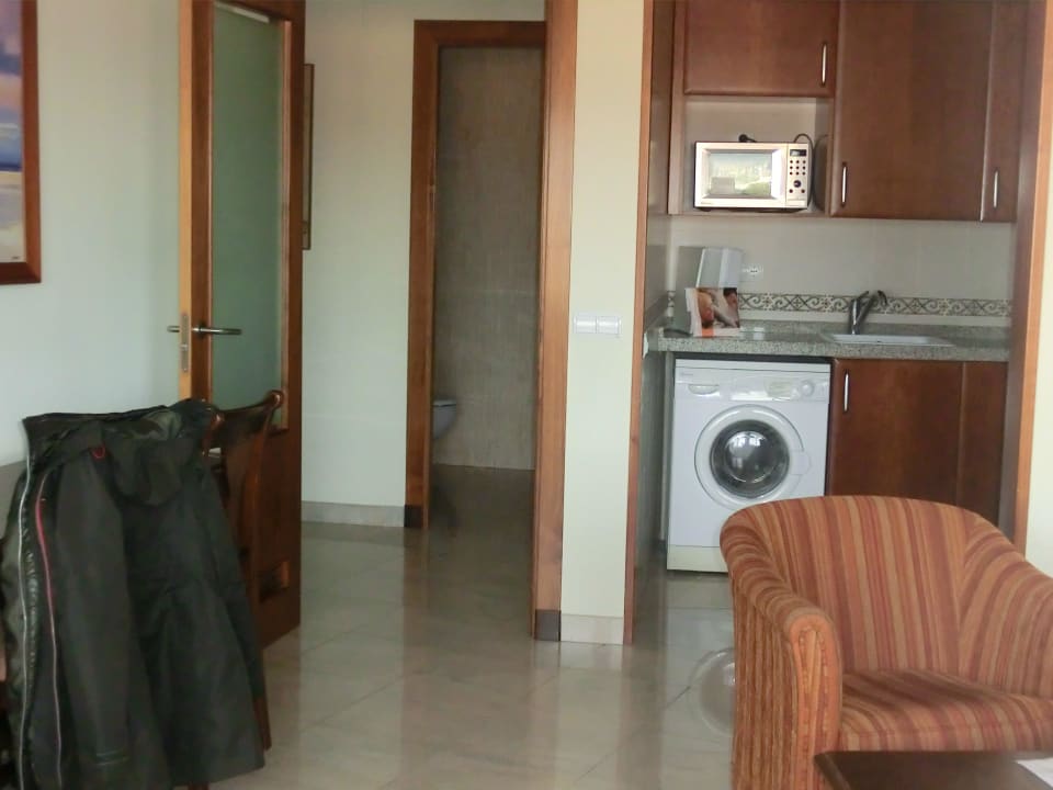 Wohnzimmer mit Küche Hotel Sunway Playa Golf Sitges