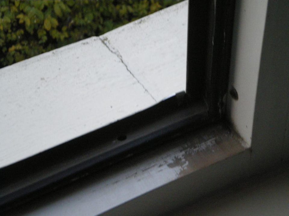 Ein recht marodes Fenster Meeressterne Hotel Residenz Heringsdorf