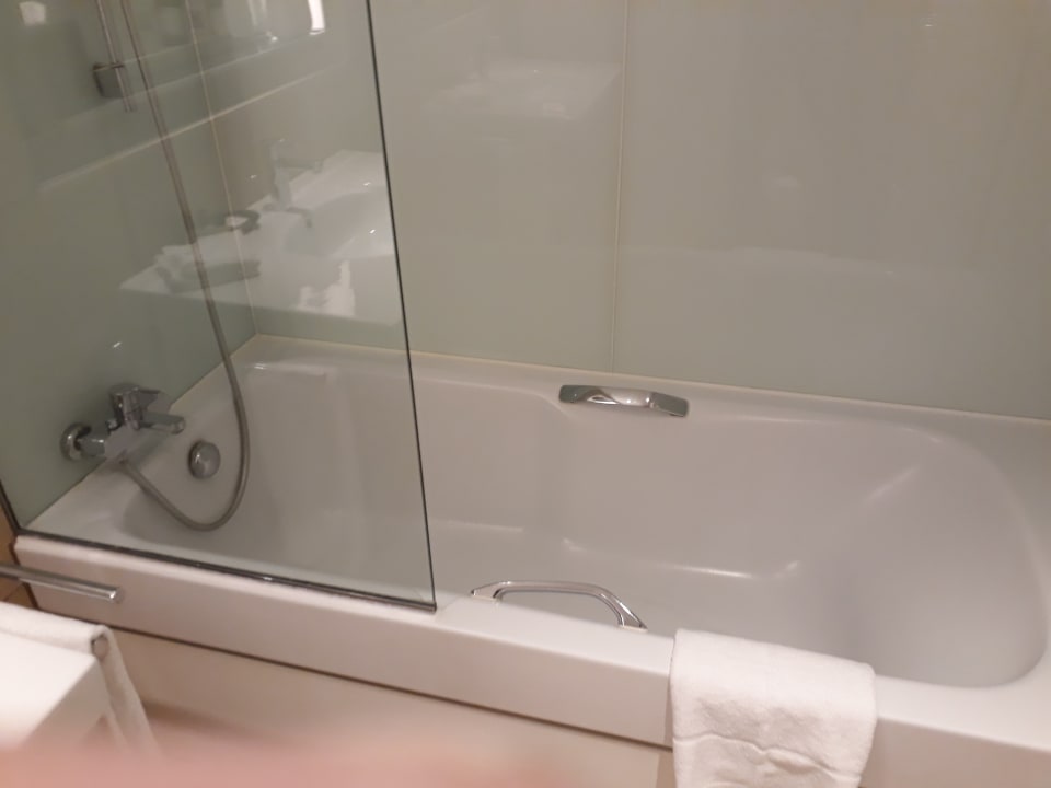 Bad mit Wanne Sheraton Berlin Grand Hotel Esplanade