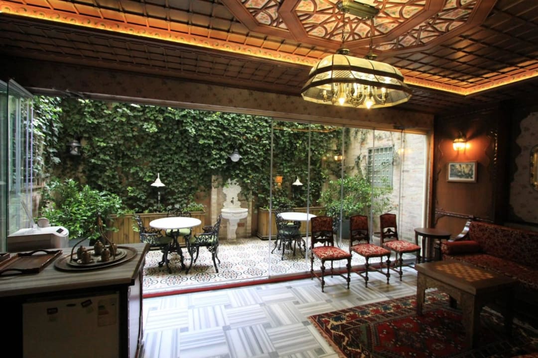 Kleiner Innenhof  Hotel Niles Istanbul