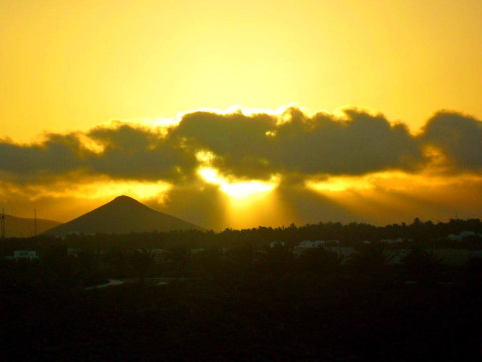 Sonnenuntergang vom Balkon aus Apartamentos Lanzarote Paradise