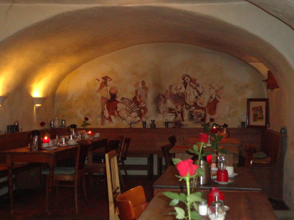 Frühstück im Gewölbekeller Eifel-Hotel Historische Wassermühle