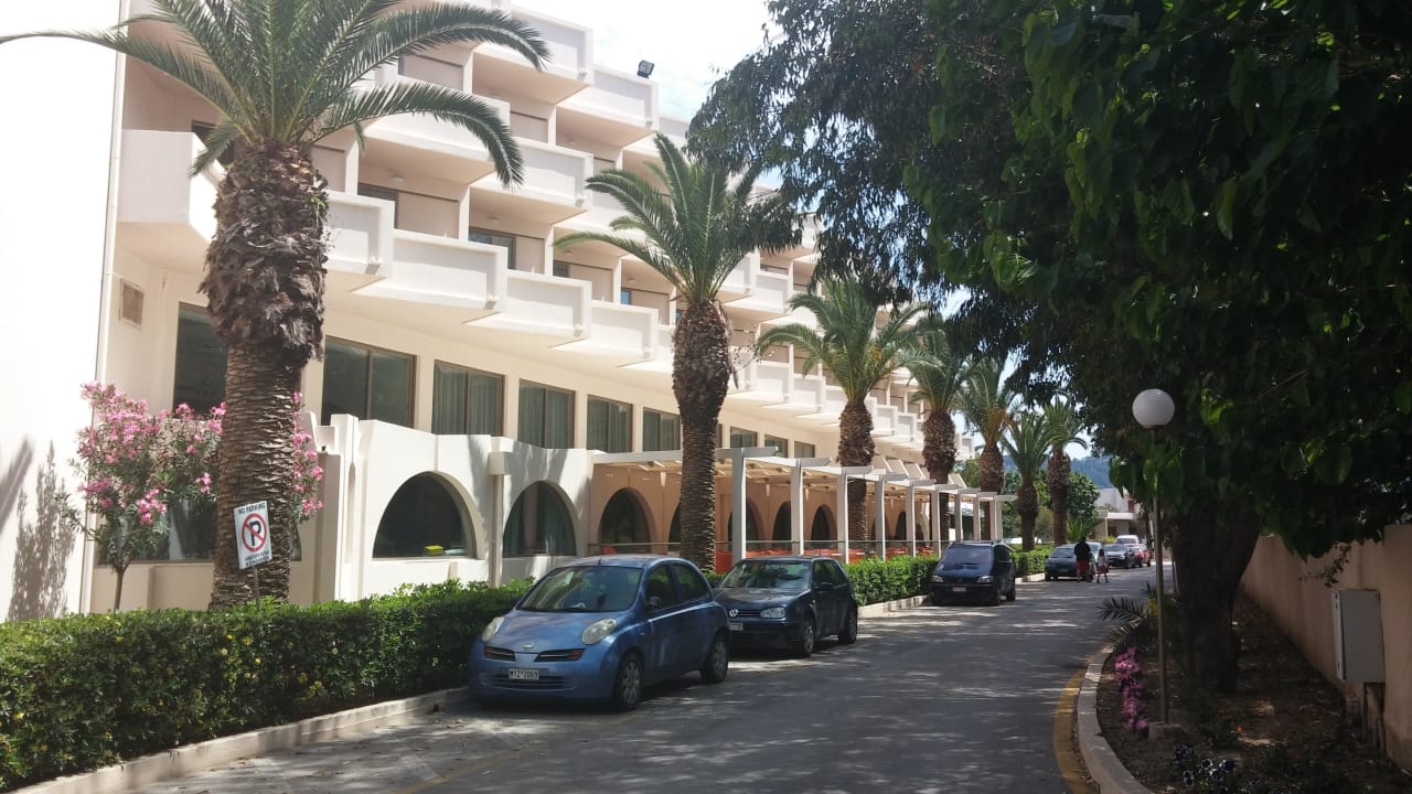 Widok od strony ulicy Ialyssos Bay