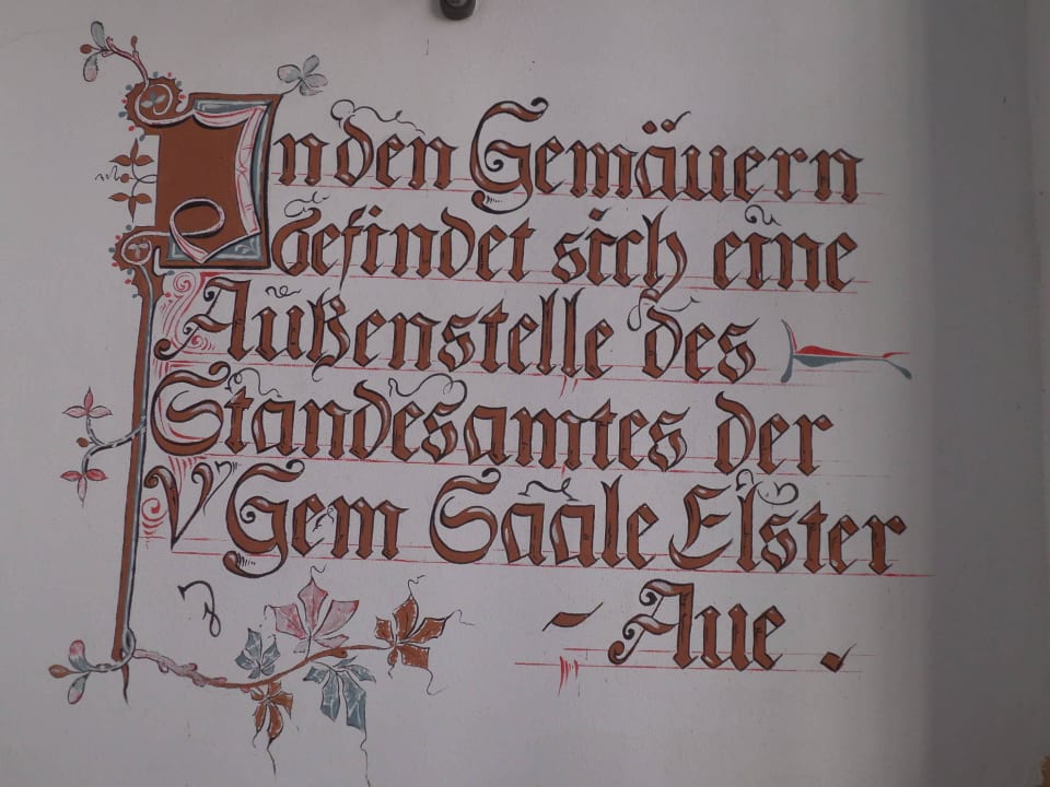 Fassadenbeschriftung: wunderschön Schloßhotel Schkopau