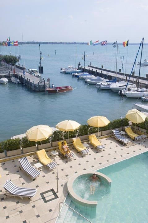 Piscina fronte lago Hotel Sirmione e Promessi Sposi
