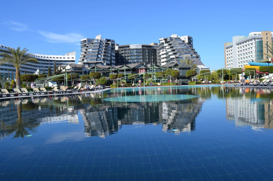Blick auf die Anlage Limak Lara Deluxe Hotel & Resort
