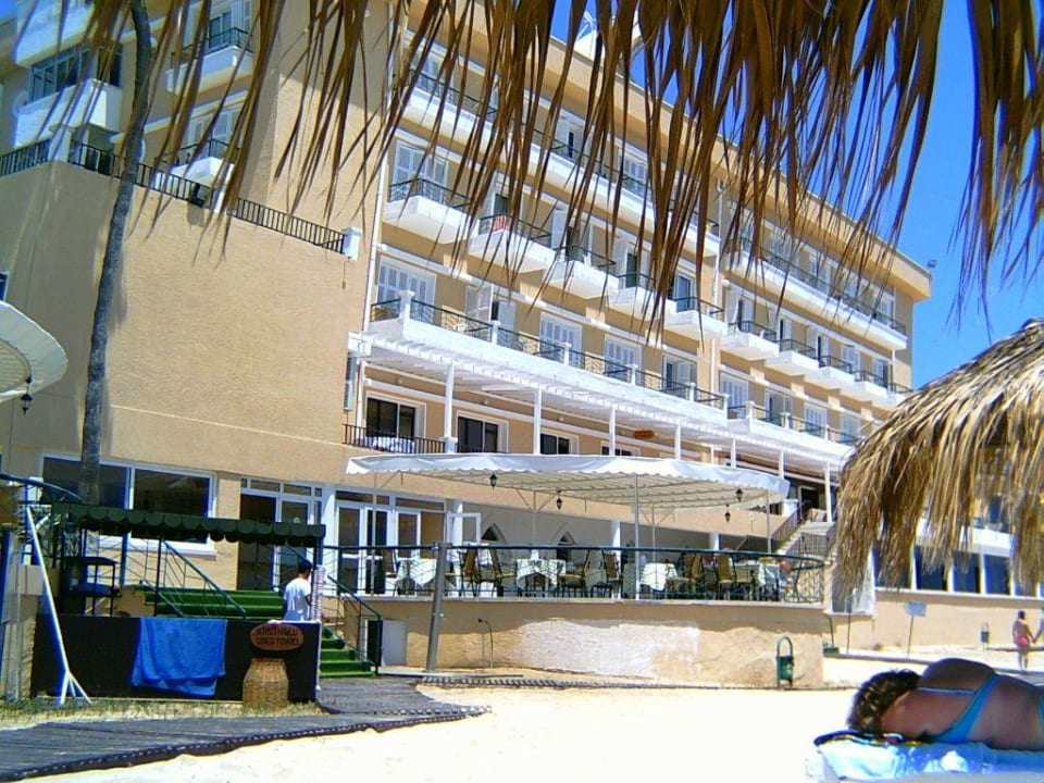 Hotelgebäude von der Strandseite Arkin Palm Beach Hotel