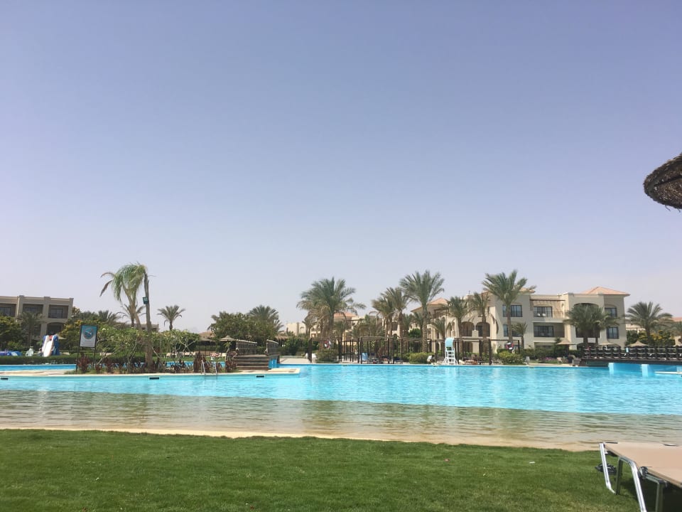 Der immer kalte Pool JAZ Aquamarine Resort