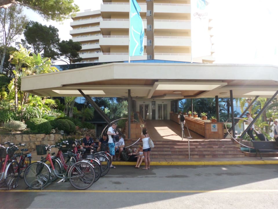 Treppen vor dem Eingang Grupotel Taurus Park