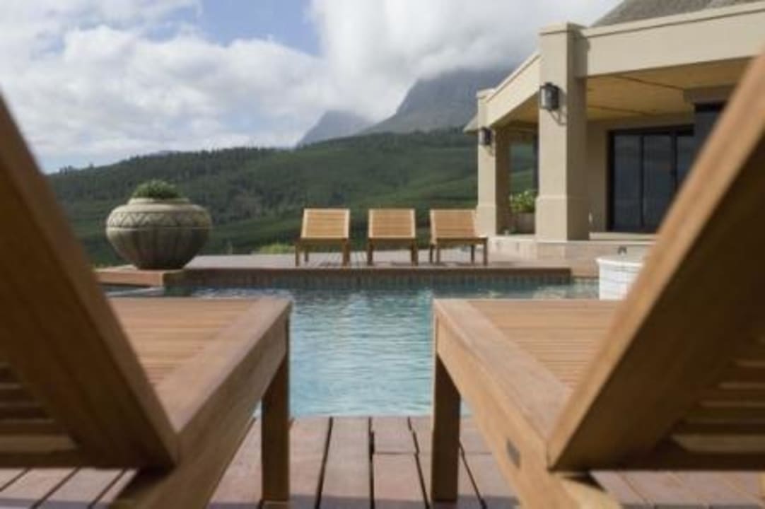 Pool facilities Bezweni Lodge