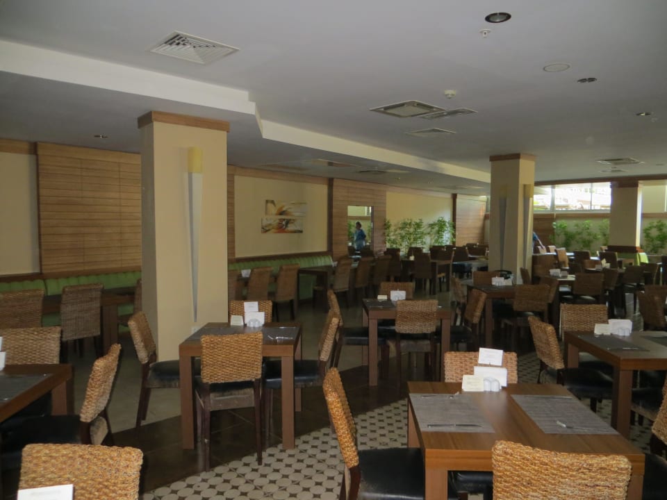 Restaurant Ambassador Plaza Hotel