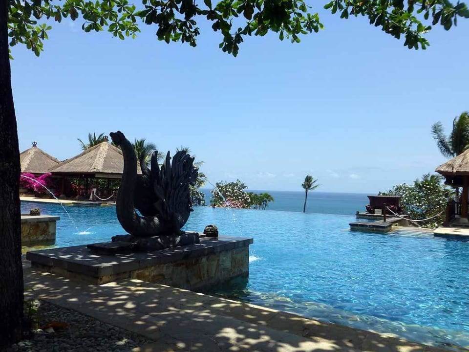 Blick über den Pool aufs Meer AYANA Resort Bali