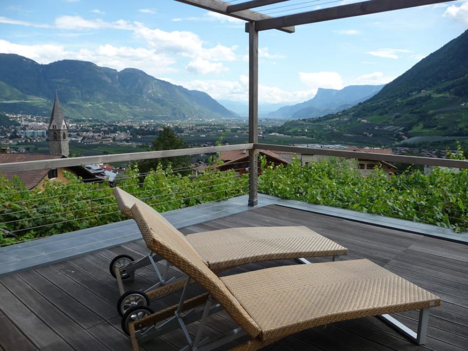 Terrasse einer Panorama-Suite Hotel Pergola Residence