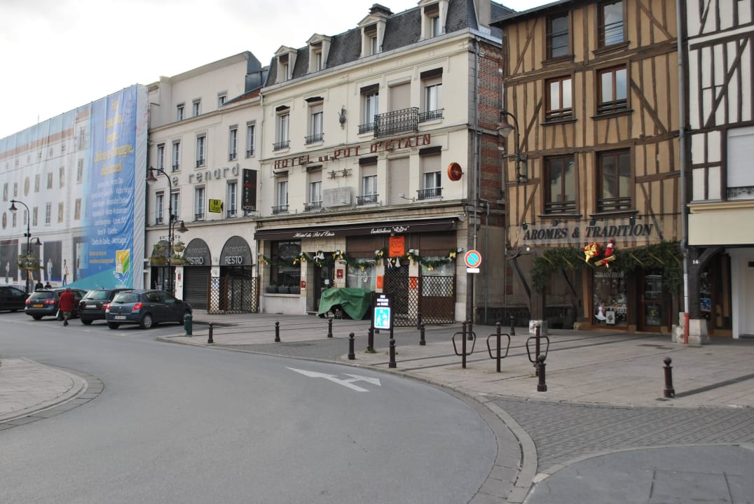 Hotel vom Platz aus Hotel Le Renard