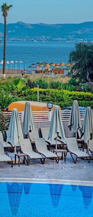 Pool Hotel Bendis Beach