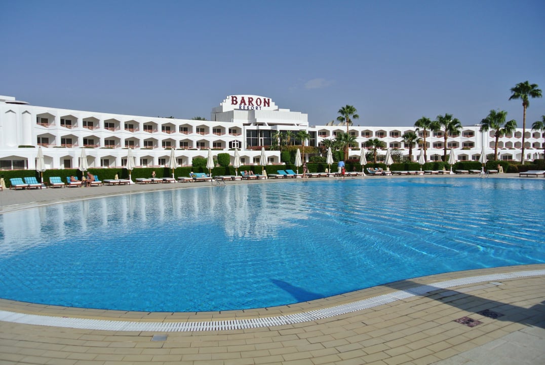 Mehr als 27C warmer Pool Baron Resort