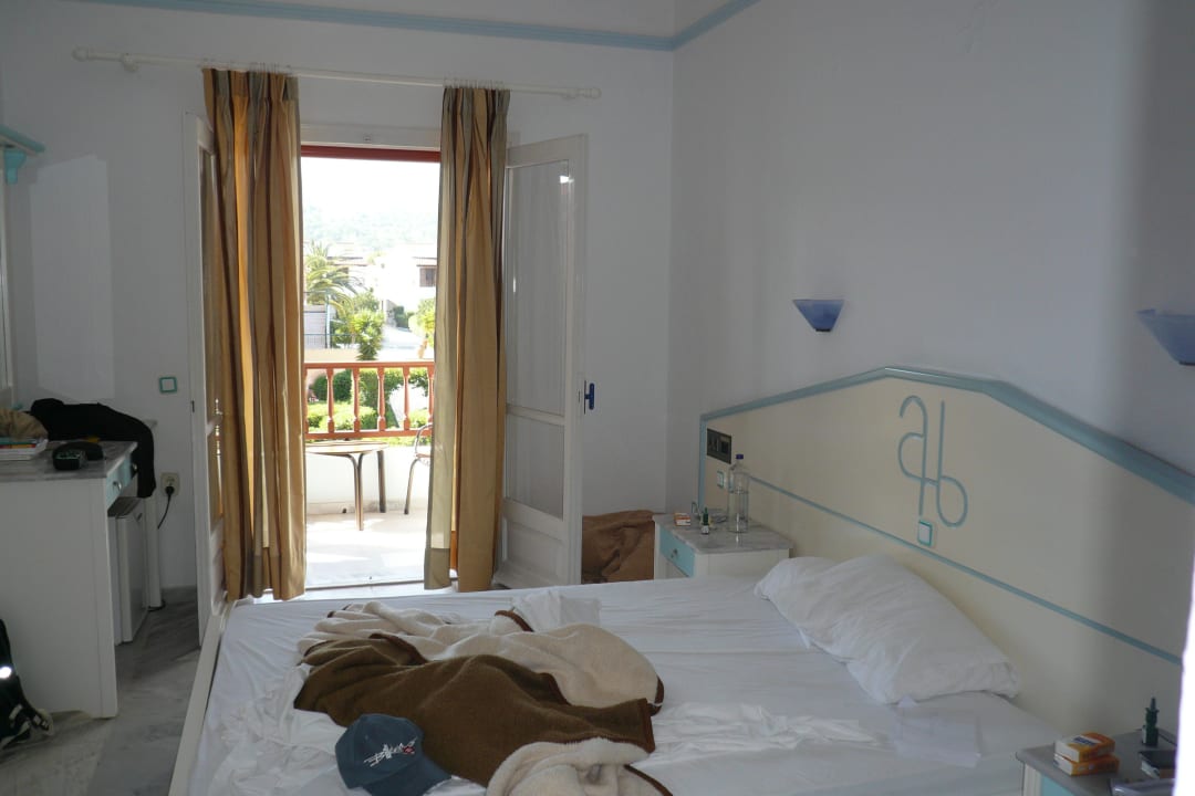 Zimmer Acharavi Beach Hotel