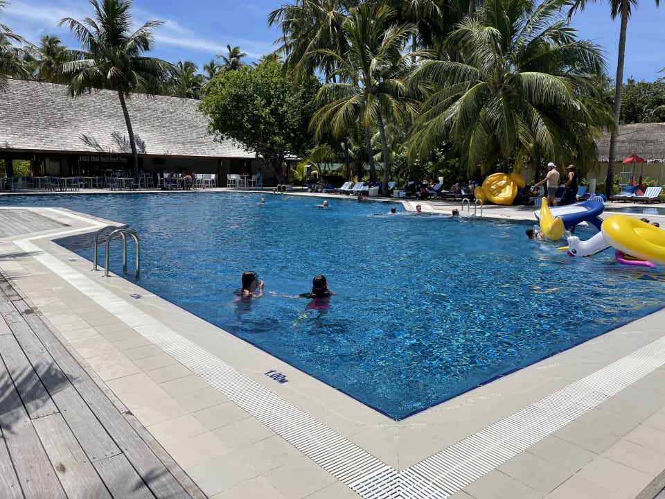 Pool Meeru Maldives Resort Island