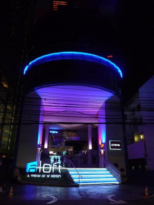 Ansicht Strasse/Eingang Aloft Bangkok Sukhumvit 11