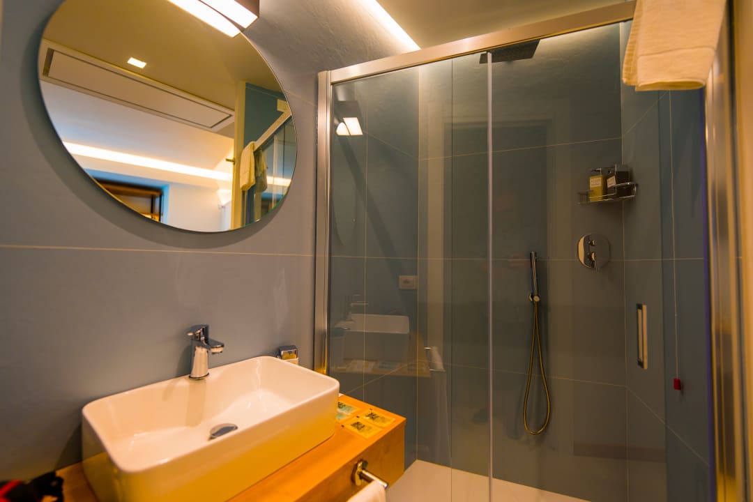 Zimmer Eliseo Palace