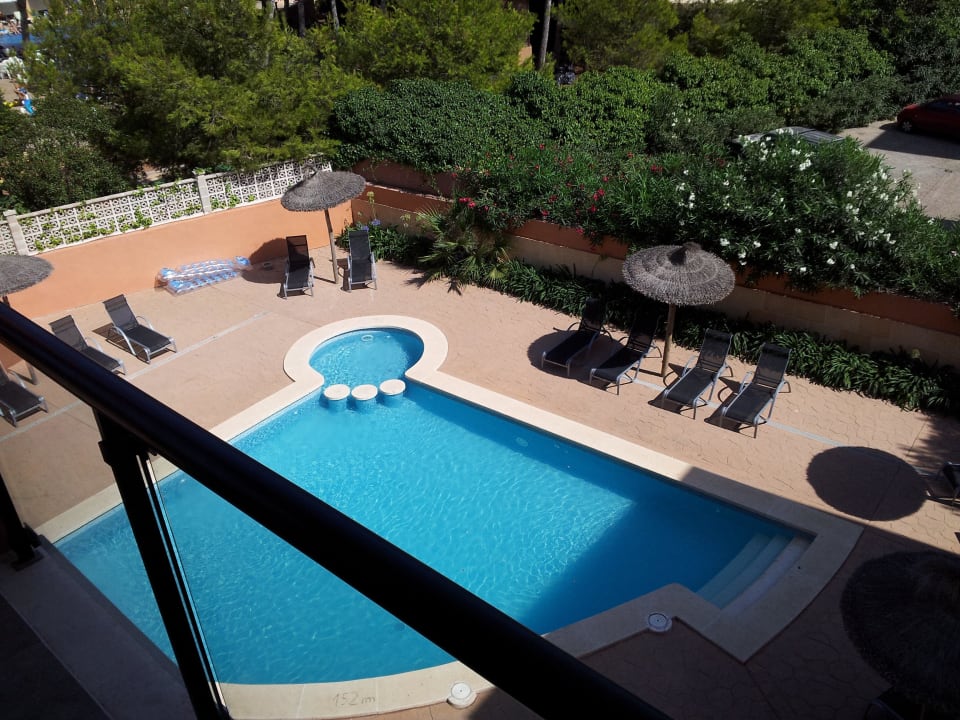 Blick vom Balkon auf den Pool Hotel Jazmin