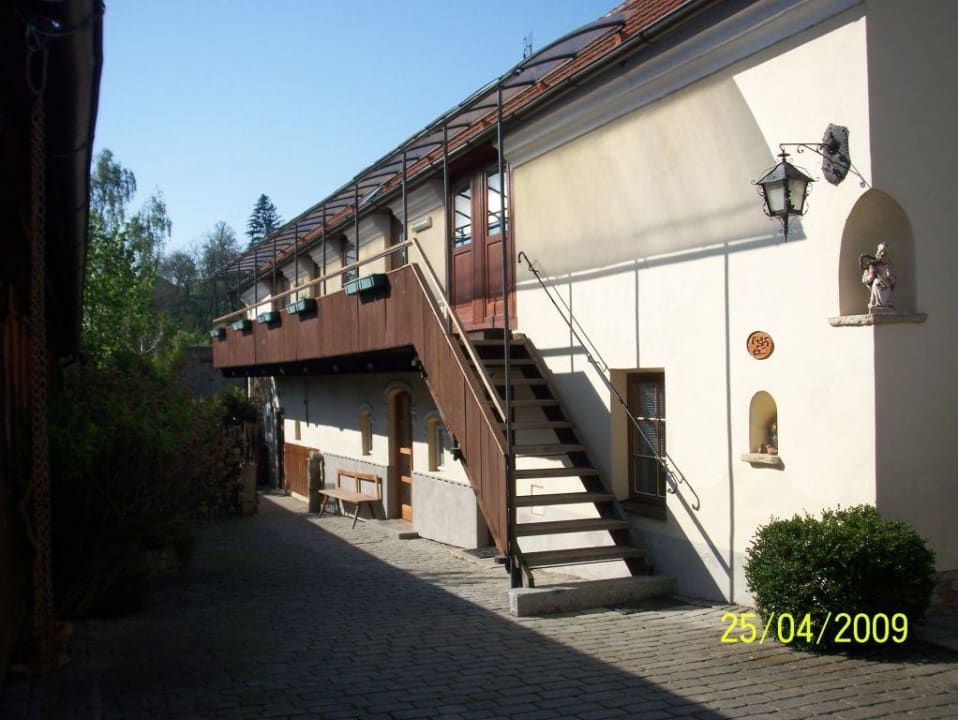 Nebengebäude hinter dem Hotel Hotel Žebrák