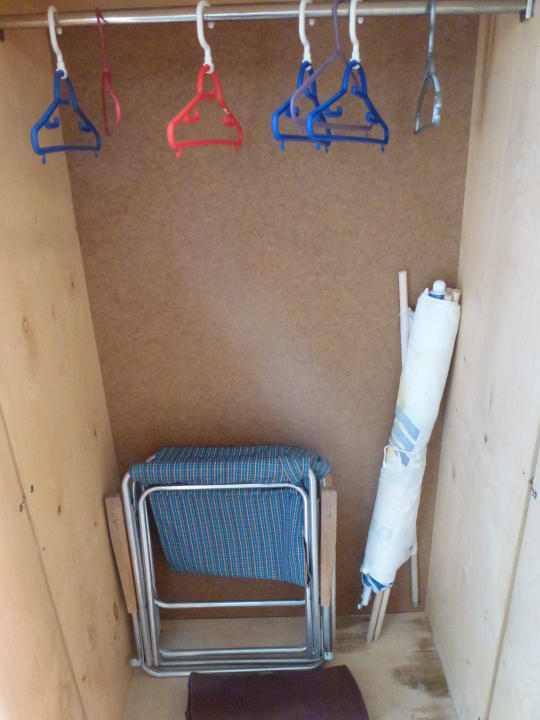 Kleiderschrank im Zimmer Hotel Jawor