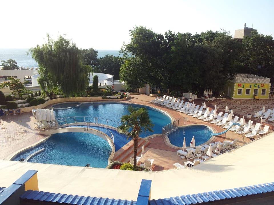 Der grosse Pool mit Musik und Animation GRIFID Club Hotel Arabella