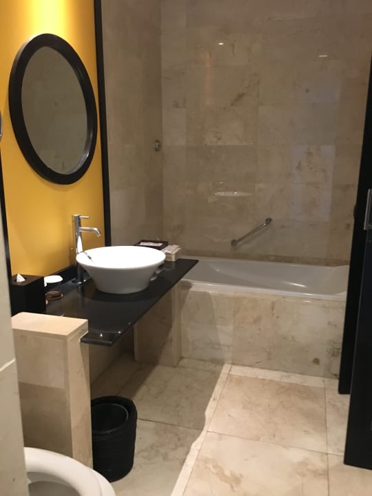 Zimmer Candi Beach Resort and Spa