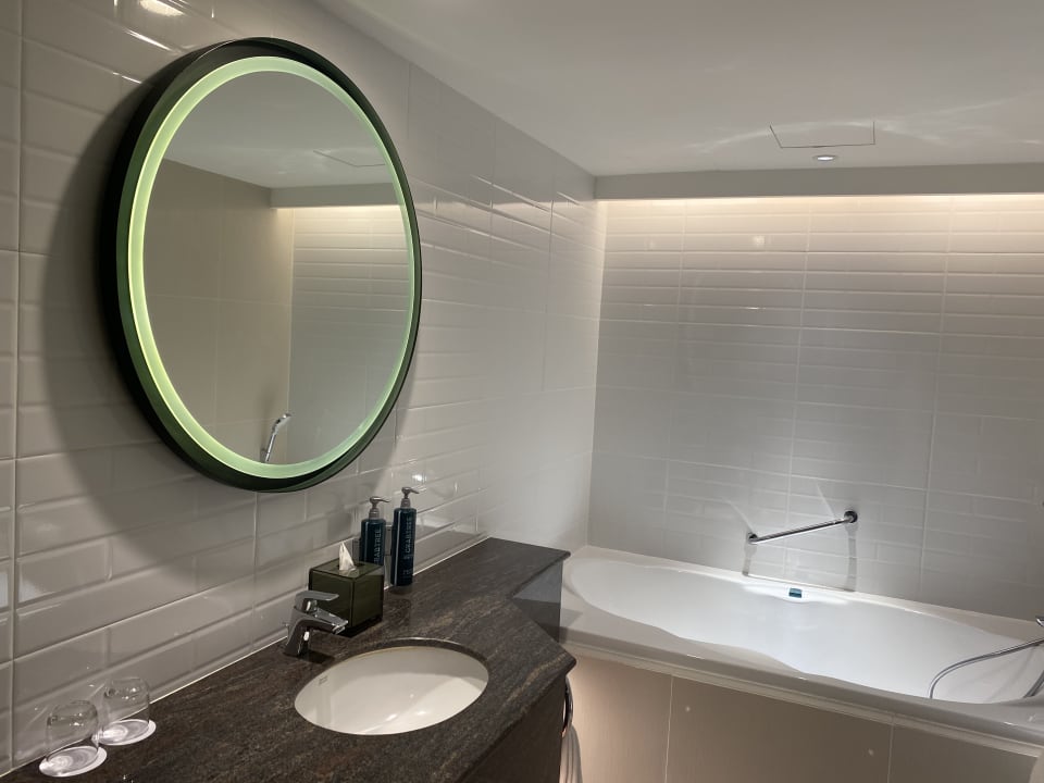 Zimmer Double Tree by Hilton Bangkok Ploenchit