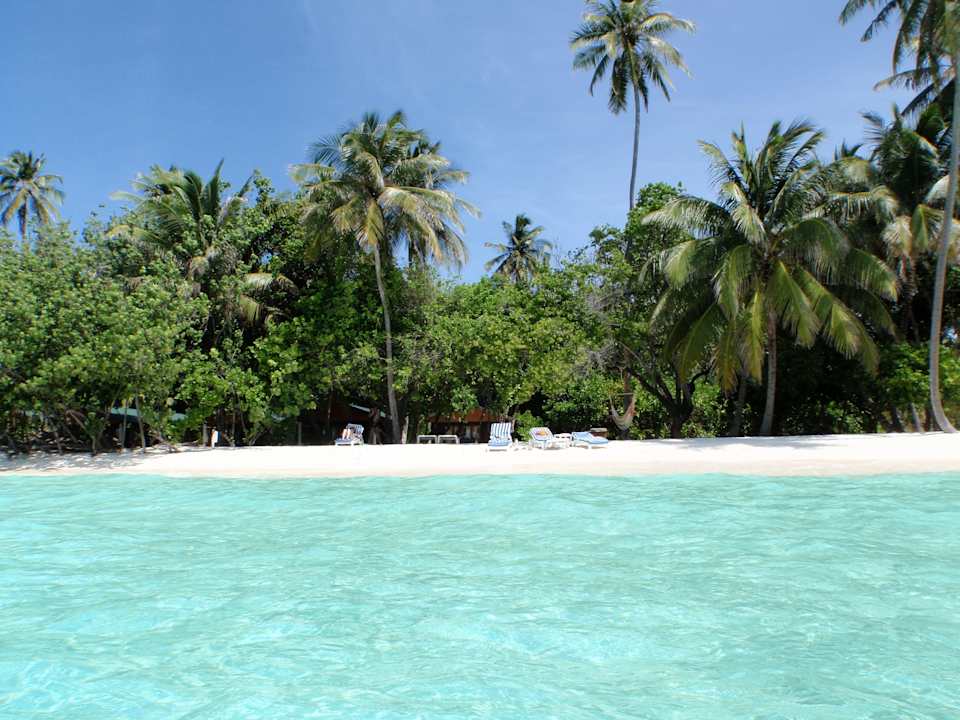 Strandblick von der Luftmatratze Meeru Maldives Resort Island