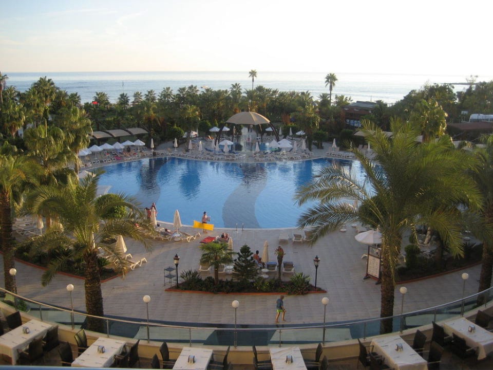 Pool & Restaurant-Terrasse Saphir Resort & Spa
