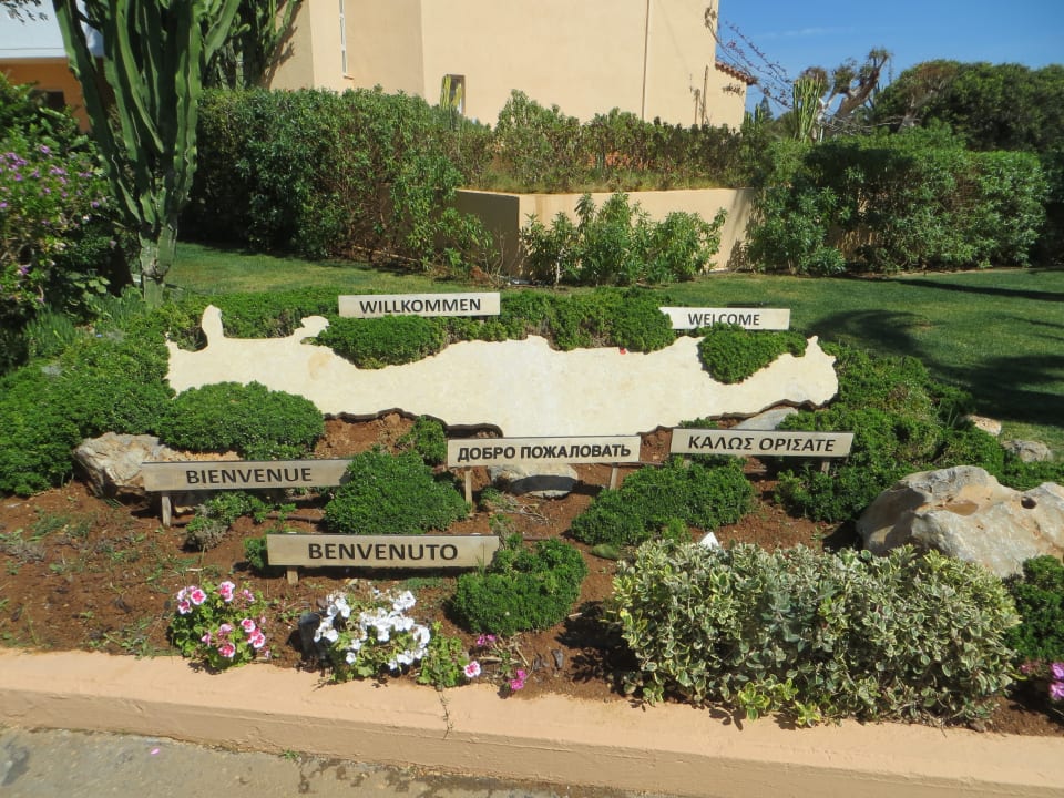 Der Eingangsbereich Anissa Beach & Village