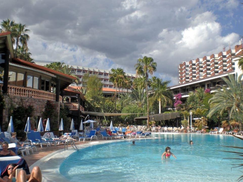 Der Innenhof mit Pool Hotel Parque Tropical