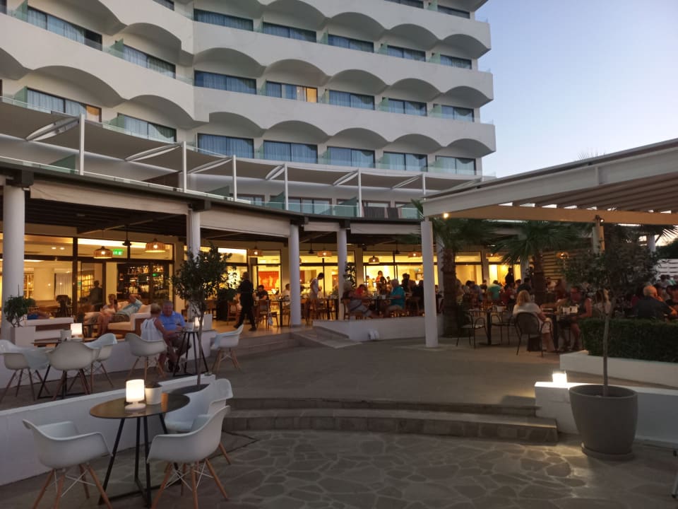 Gastro Crystal Springs Beach Hotel