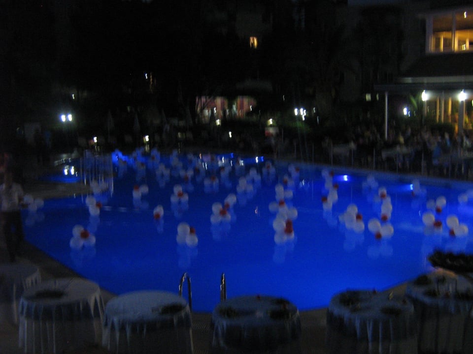 Pool am Galaabend Hotel Gardenia Beach