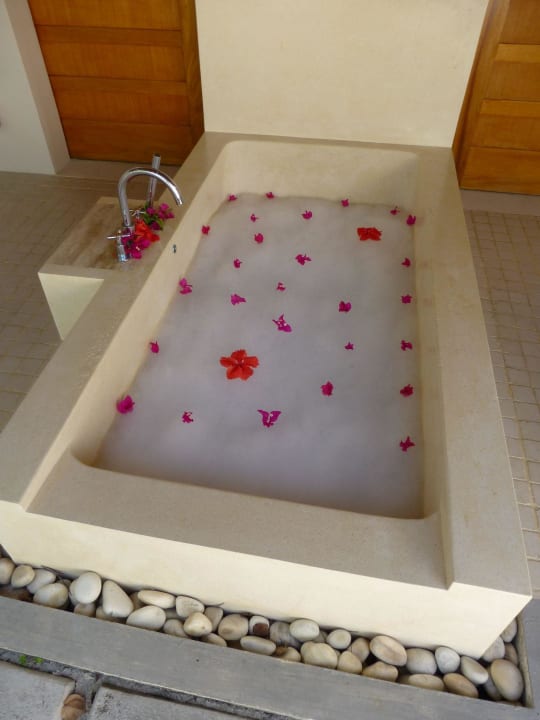 Die Ideen gingen dem Roomboy nicht aus  LUX South Ari Atoll