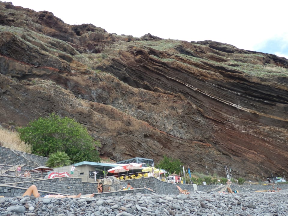 Plaża od strony oceanu Hotel Dom Pedro Garajau